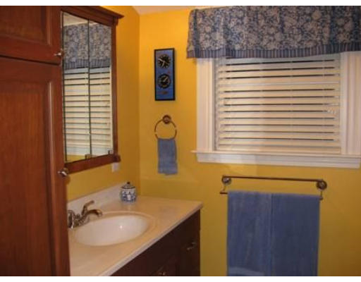 17 Windsor Road Beverly, MA 01915 - Photo 11 of 12 Gallery Image 11