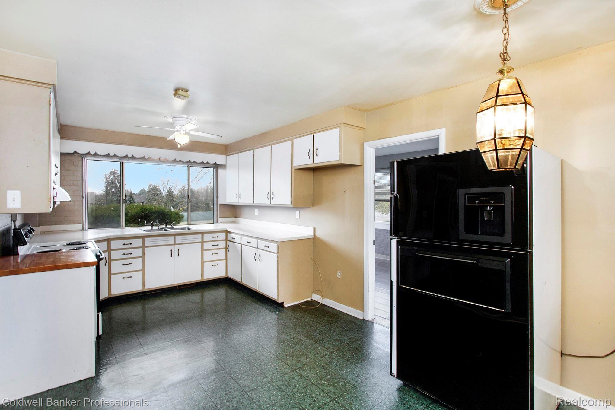 950 West Tienken Road Rochester, MI 48306 - Photo 10 of 36 0N2A4148.jpg