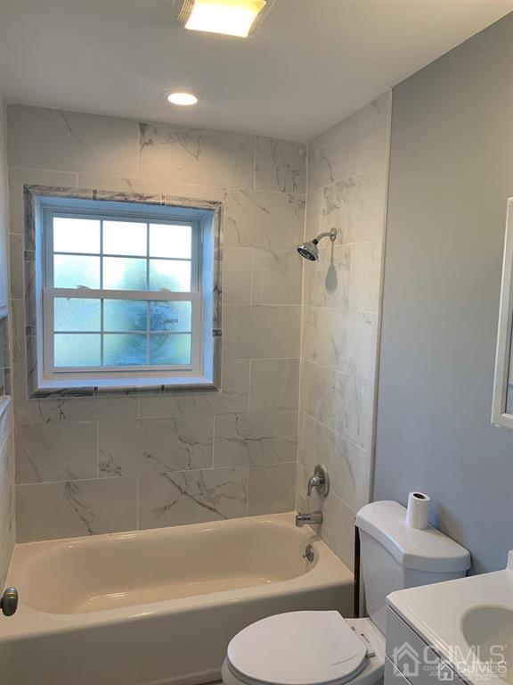 179 Phillips Road Somerset, NJ 08873 - Photo 23 of 26 a bathroom with a toilet sink and bathtub
