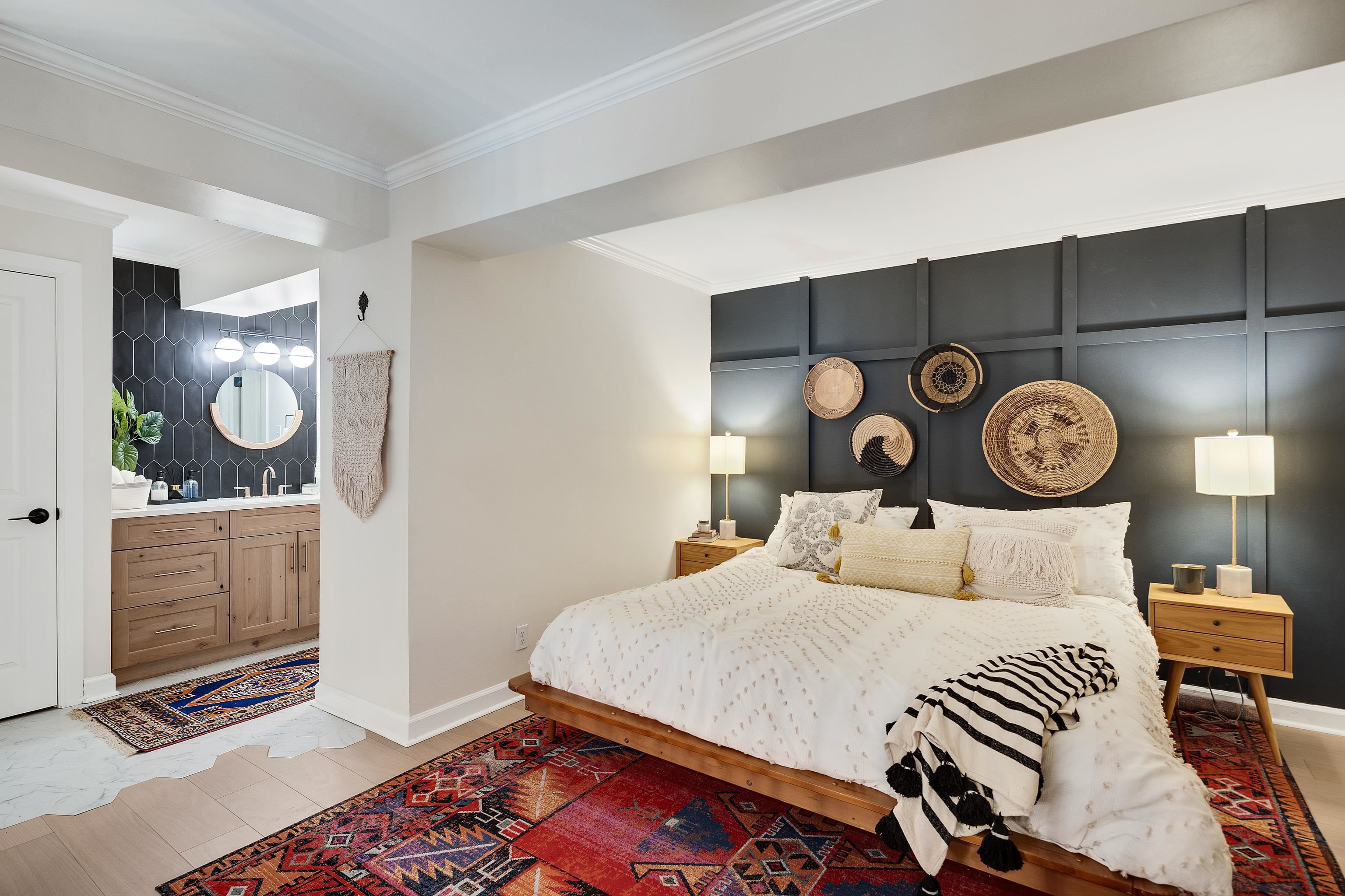 109 North Main Street, Unit 1610 Memphis, TN 38103 - Photo 6 of 35 a bedroom with a bed and a table in it