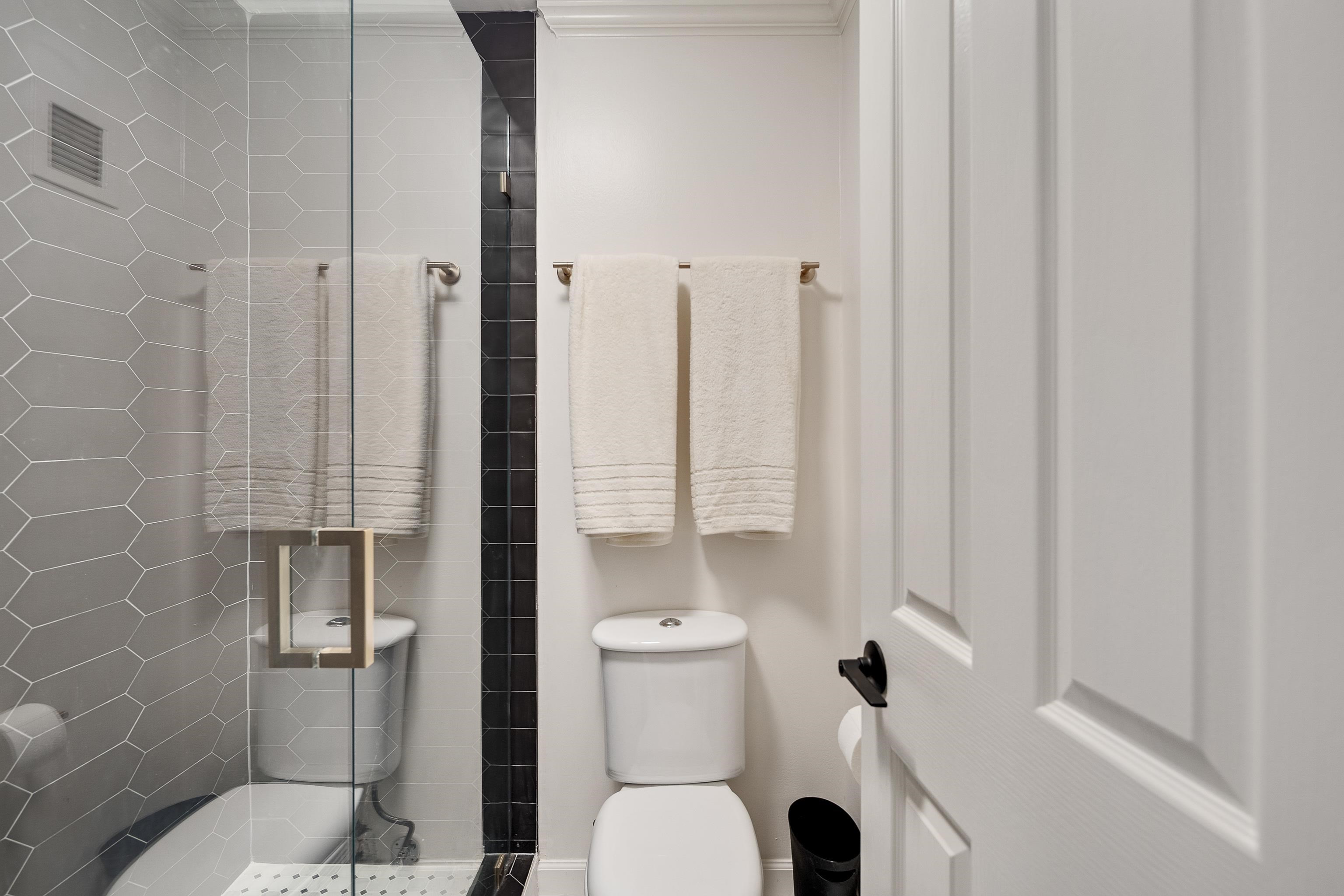109 North Main Street, Unit 1610 Memphis, TN 38103 - Photo 9 of 35 a bathroom with a toilet and a shower