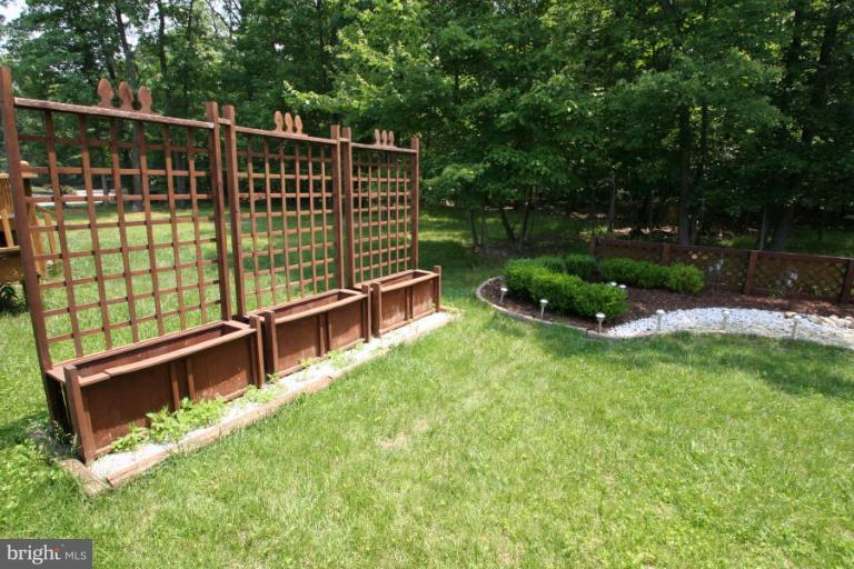 8269 Raindrop Way Springfield, VA 22153 - Photo 14 of 30 Exterior (Rear)