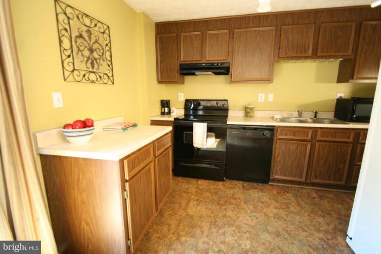 8269 Raindrop Way Springfield, VA 22153 - Photo 3 of 30 Kitchen