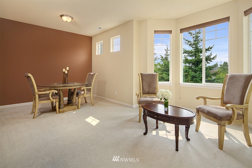 4016 Northeast 4th Place Renton, WA 98056 - Photo 2 of 15 Gallery Image 2