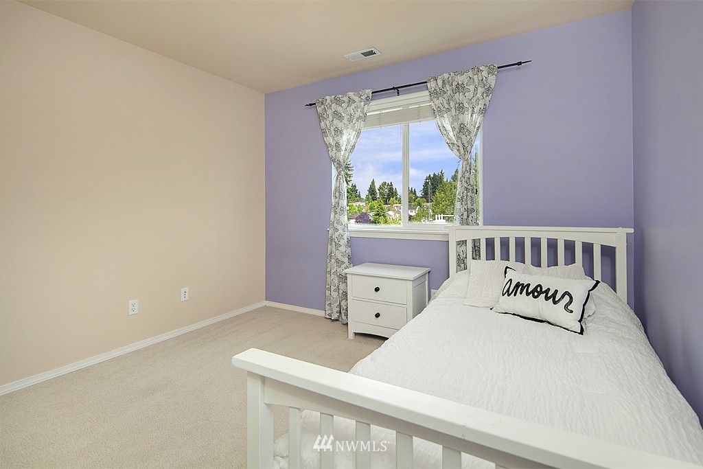 4016 Northeast 4th Place Renton, WA 98056 - Photo 11 of 15 Gallery Image 11