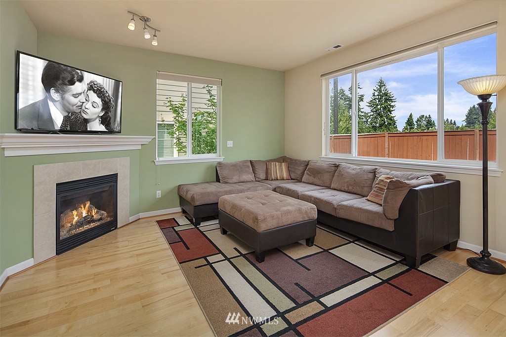 4016 Northeast 4th Place Renton, WA 98056 - Photo 6 of 15 Gallery Image 6