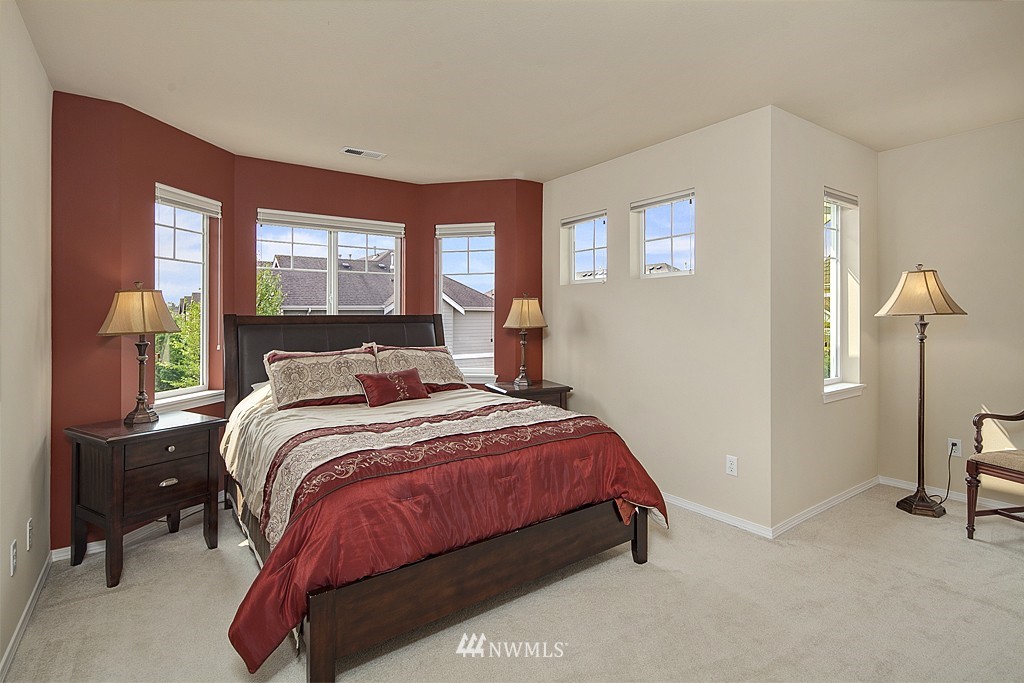 4016 Northeast 4th Place Renton, WA 98056 - Photo 8 of 15 Gallery Image 8