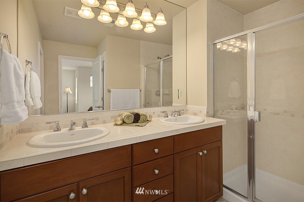 4016 Northeast 4th Place Renton, WA 98056 - Photo 9 of 15 Gallery Image 9