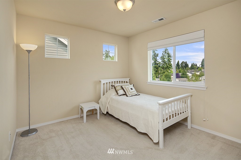 4016 Northeast 4th Place Renton, WA 98056 - Photo 10 of 15 Gallery Image 10