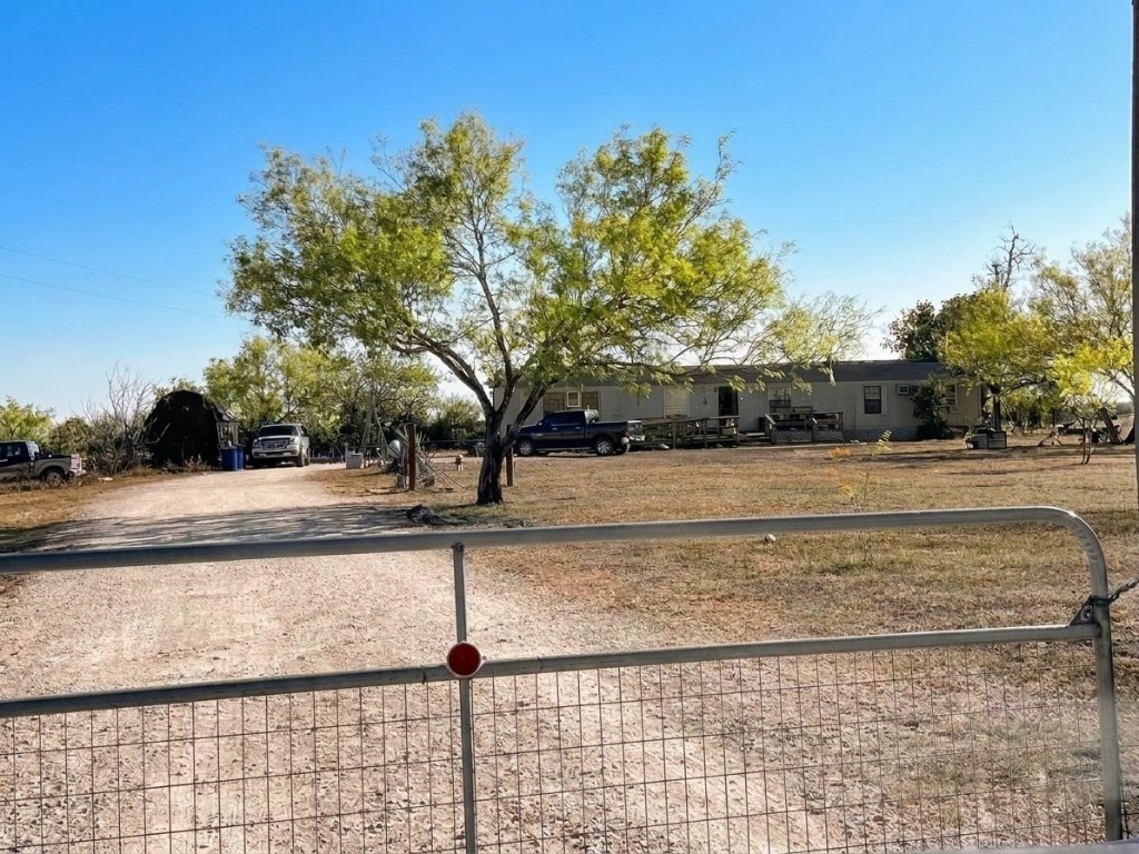 352 Jennifer Loop Orange Grove, TX 78372 - Photo 3 of 22