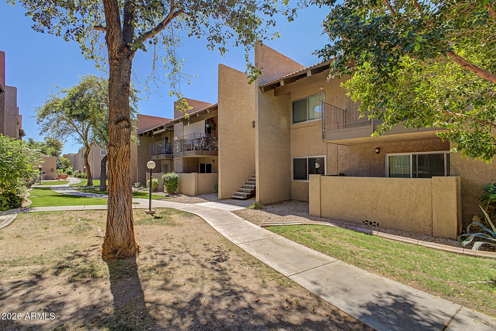 5525 East Thomas Road, Unit Q4 Phoenix, AZ 85018 - Photo 2 of 32