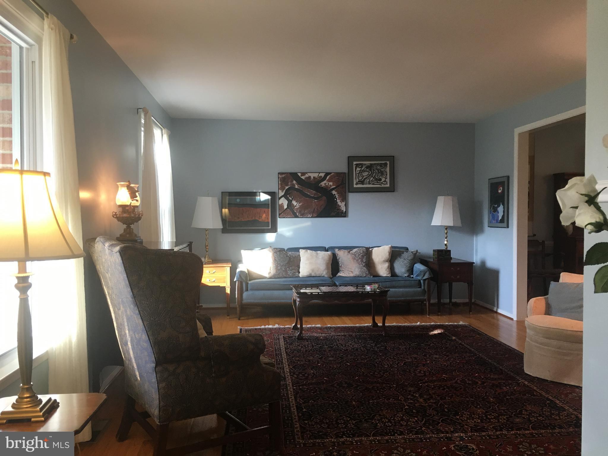 5201 Lynngate Road Columbia, MD 21044 - Photo 10 of 29 Bright & Welcoming With Beautiful Wood Floors