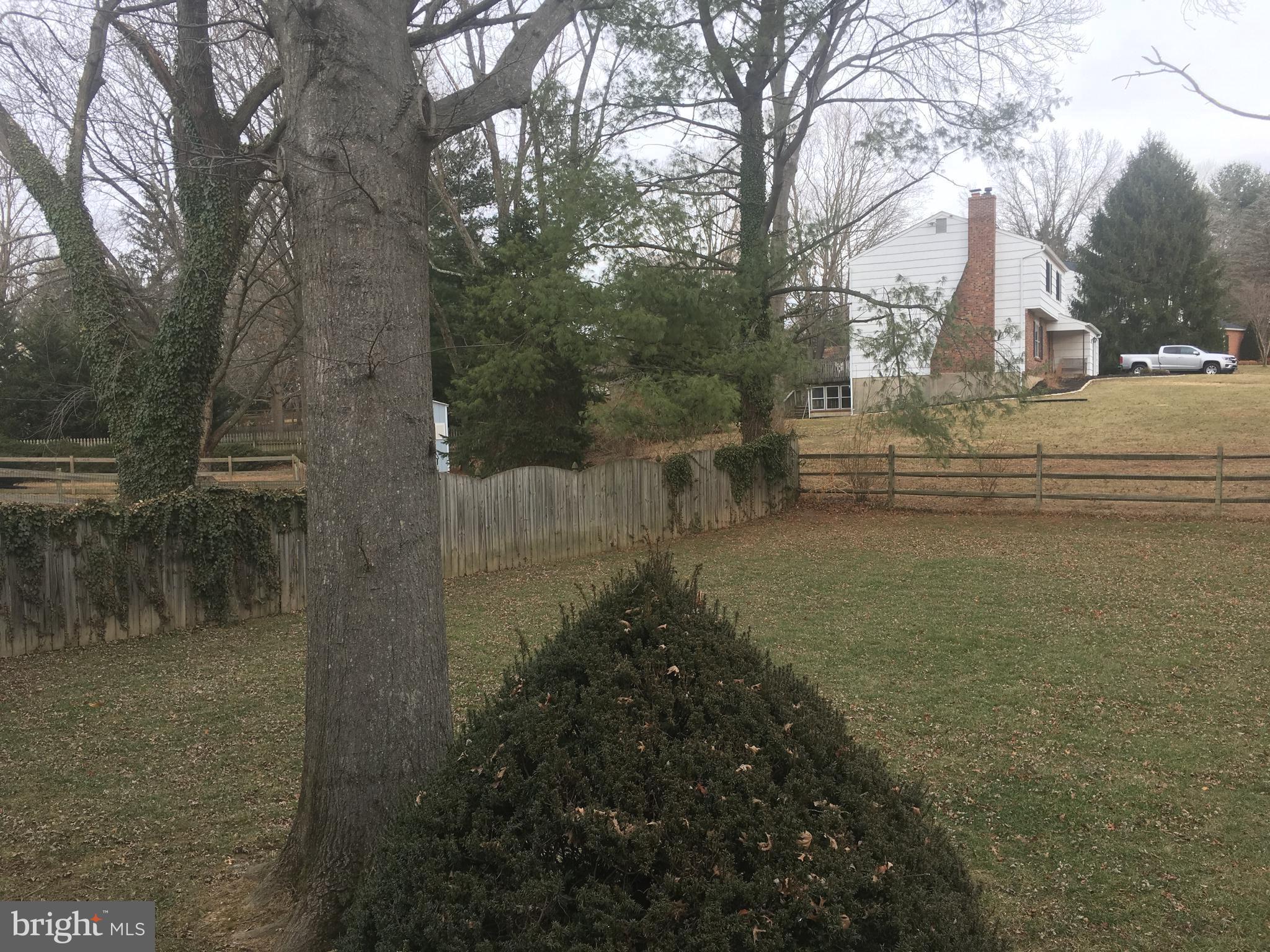 5201 Lynngate Road Columbia, MD 21044 - Photo 22 of 29 Beautiful Fenced Rear Yard
