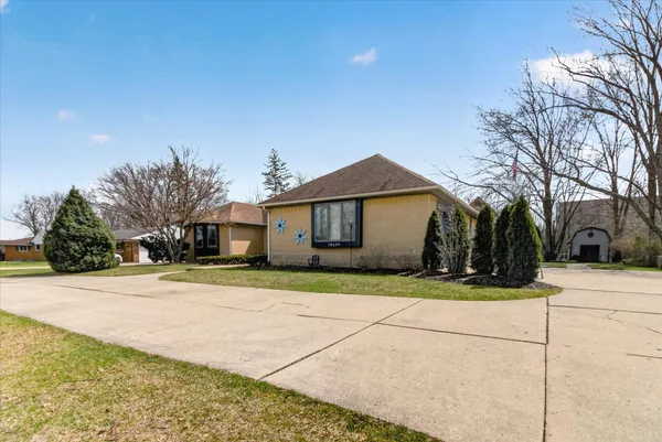 $460,000 | 38609 Jahn Street, Livonia, MI 48152