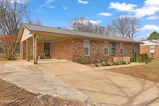a view of a house with a outdoor space and porch