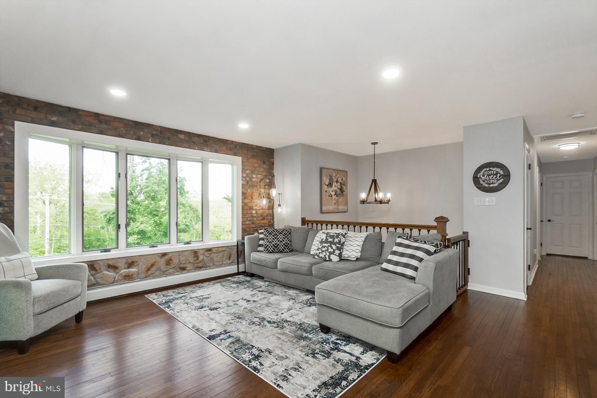 816 Spring City Road Phoenixville, PA 19460 - Photo 7 of 59 Living Room