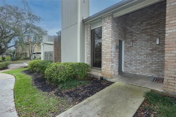 a view of a pathway both side of house