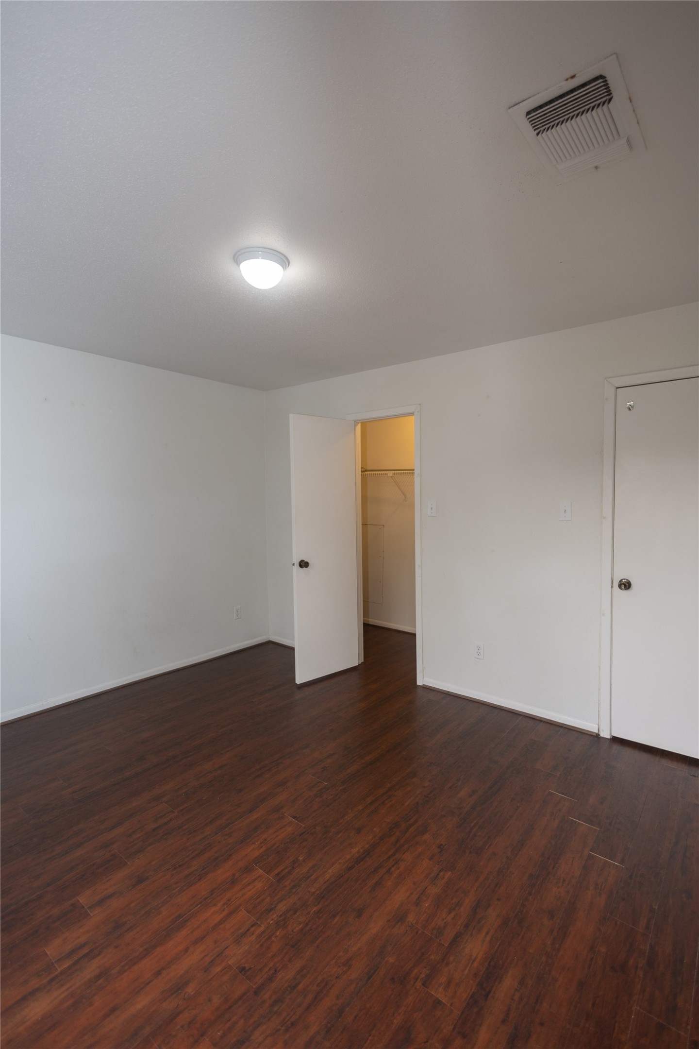8100 Cambridge Street, Unit 89 Houston, TX 77054 - Photo 18 of 41 Alternate view of the downstairs secondary bedroom.
