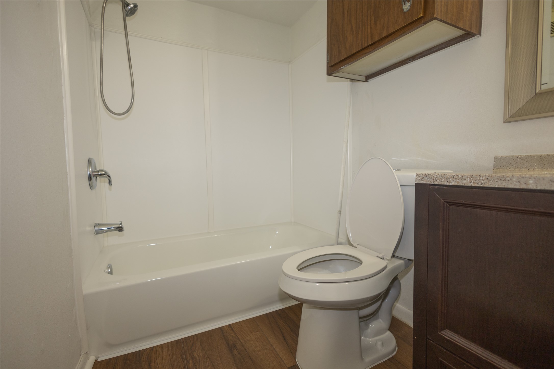 8100 Cambridge Street, Unit 89 Houston, TX 77054 - Photo 37 of 41 Primary bathroom with one sink vanity and tub/shower combo.