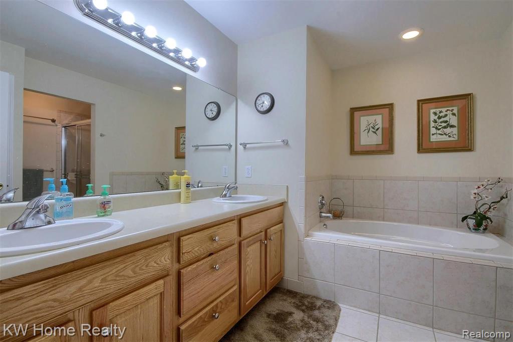 22441 Timber Ridge Court Woodhaven, MI 48183 - Photo 16 of 29