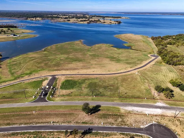 $1,649,900 | 527 Lakeshore Terrace, Windom, TX 75492