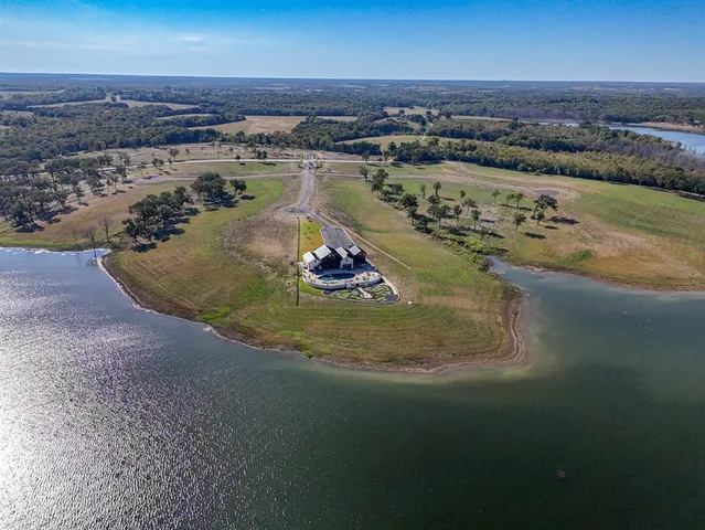 $1,649,900 | 527 Lakeshore Terrace, Windom, TX 75492