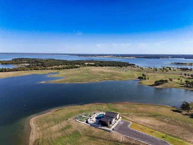 $1,649,900 | 527 Lakeshore Terrace, Windom, TX 75492