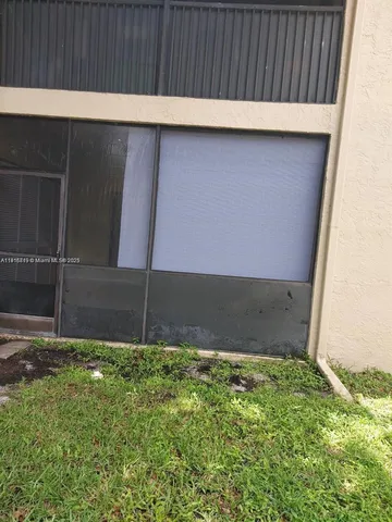 a view of backyard with pathway