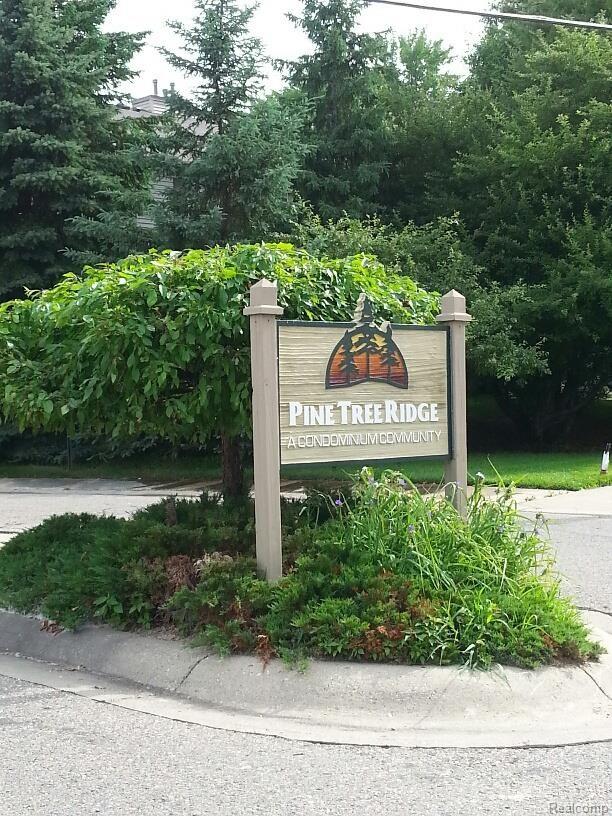 110 Pine Tree Ridge, Unit 42 Waterford, MI 48327 - Photo 2 of 9 Elizabeth Lake Road Entrance