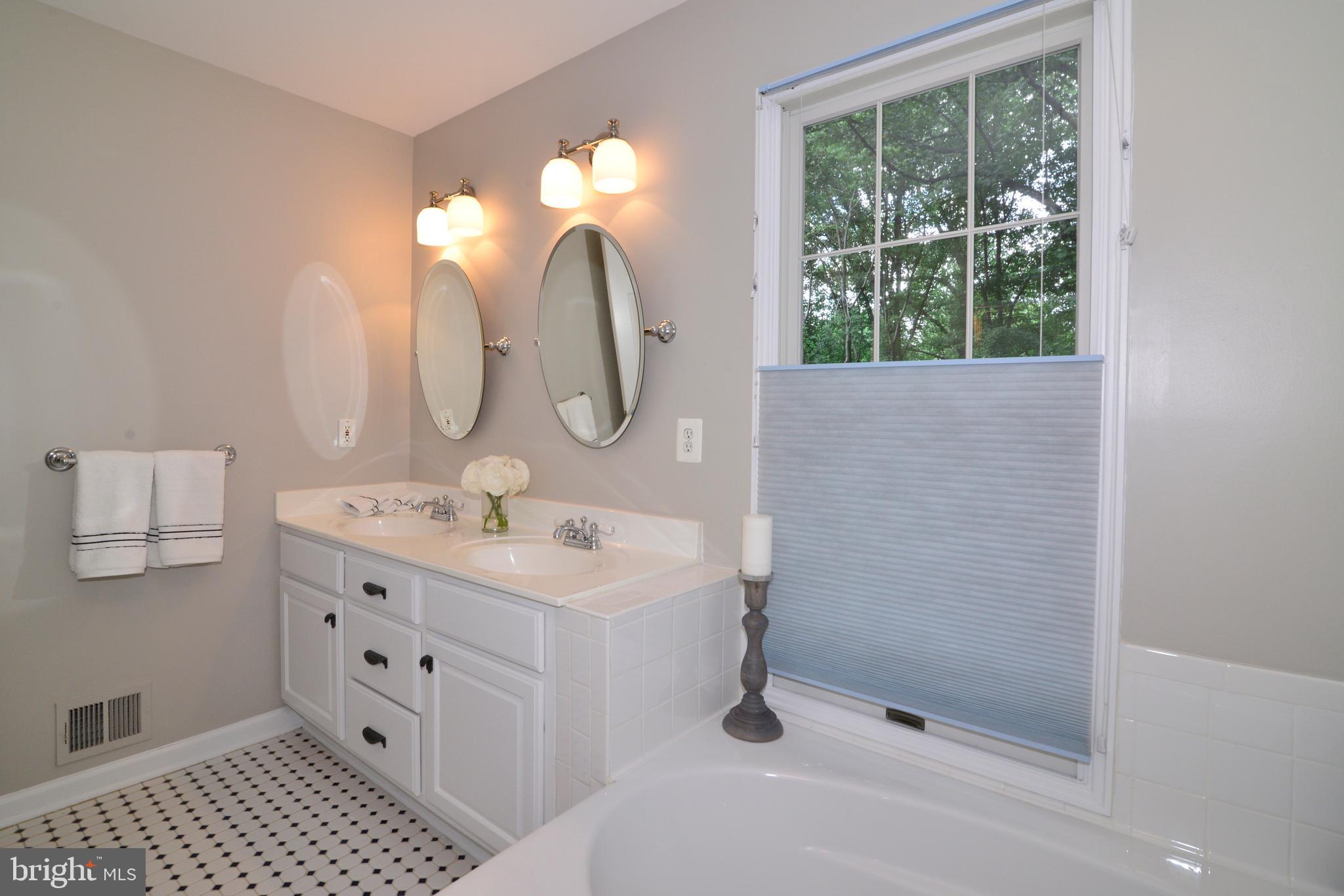11617 Quail Ridge Court Reston, VA 20194 - Photo 19 of 36 Master Bathroom with Dual Sink Vanity.