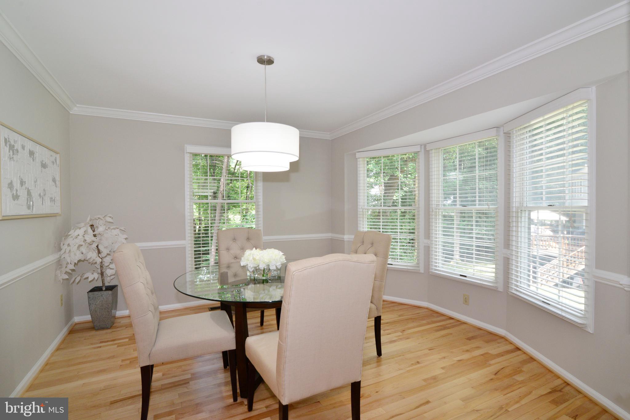 11617 Quail Ridge Court Reston, VA 20194 - Photo 5 of 36 Dining Room with Sunny, Curved Bay Window.