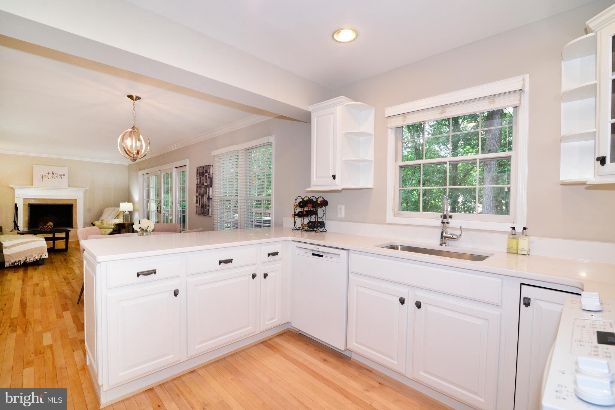 11617 Quail Ridge Court Reston, VA 20194 - Photo 6 of 36 Kitchen w/ Breakfast Bar Opens to Family Room.