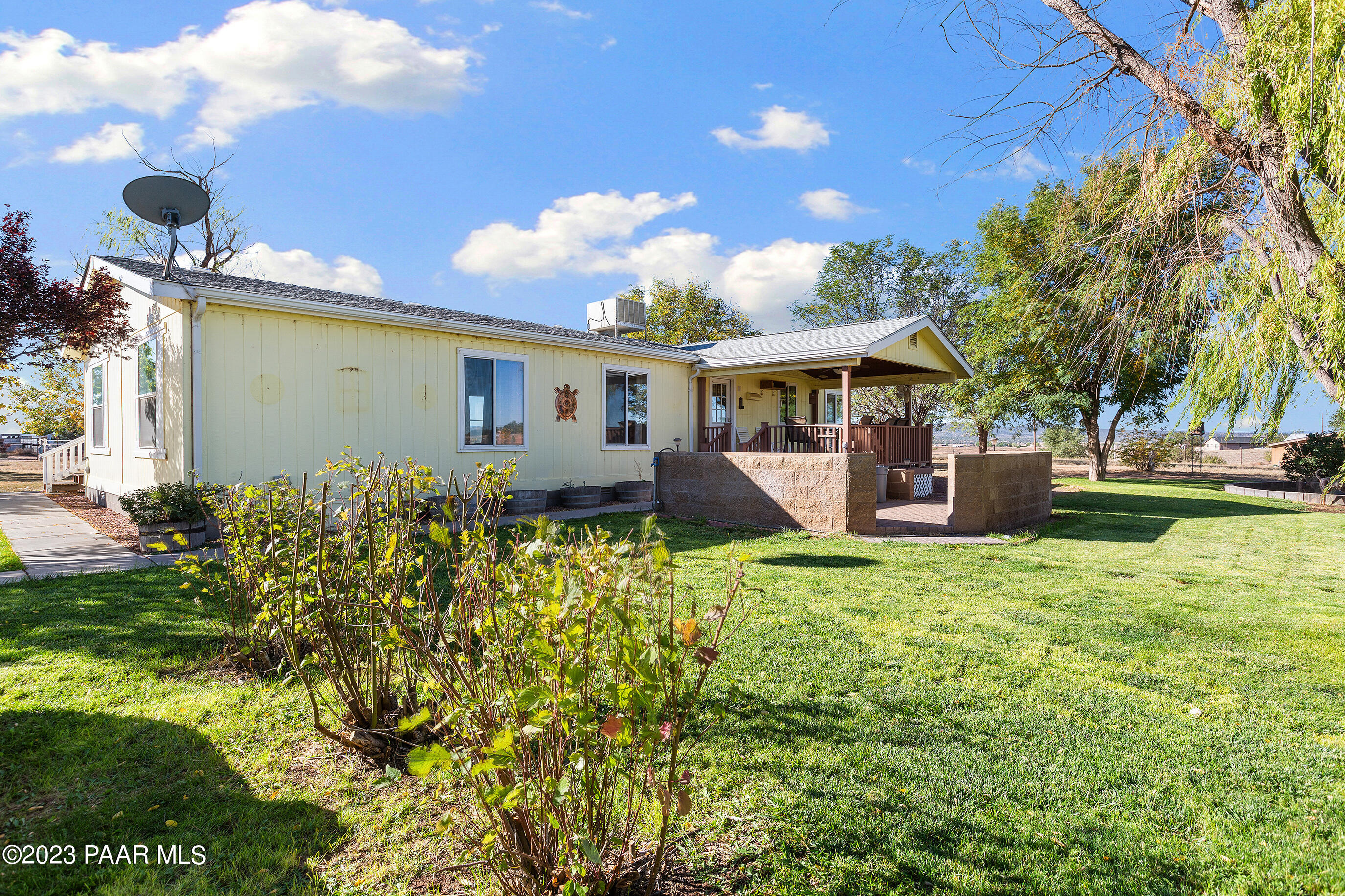 1240 Saddle Road Paulden, AZ 86334 - Photo 10 of 40 a front view of a house with garden