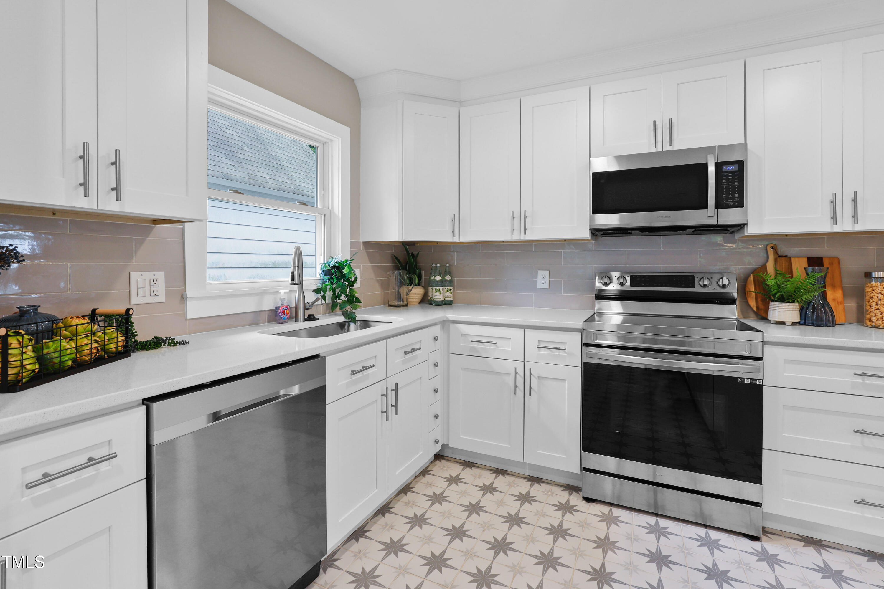 1014 East Jones Street Raleigh, NC 27601 - Photo 12 of 29 7