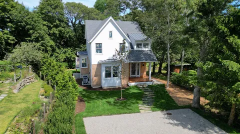 $2,195,000 | 34 Davis Street, Vineyard Haven, MA 02568