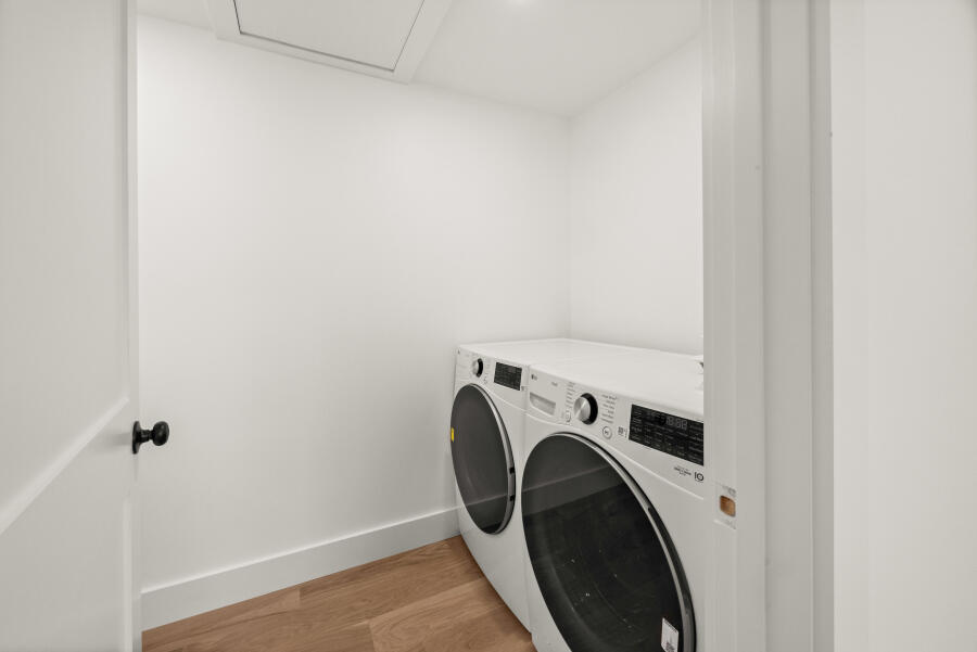 34 Davis Street Vineyard Haven, MA 02568 - Photo 21 of 26 a utility room with dryer and washer