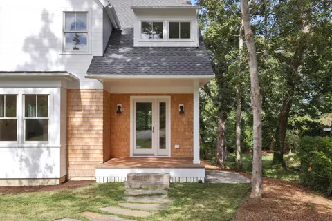 $2,195,000 | 34 Davis Street, Vineyard Haven, MA 02568