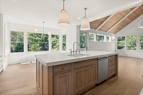 $2,195,000 | 34 Davis Street, Vineyard Haven, MA 02568