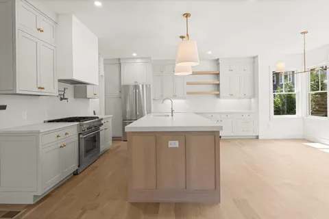 $2,195,000 | 34 Davis Street, Vineyard Haven, MA 02568