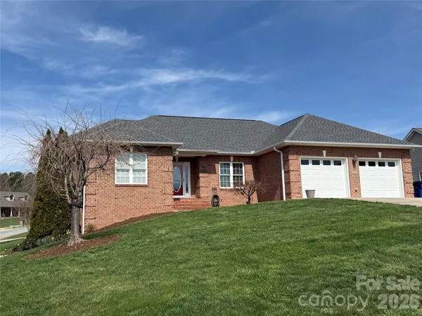 $499,900 | 101 Rivercliff Drive, Hudson, NC 28638