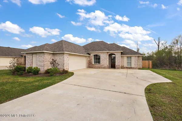 $296,500 | 736 Sawgrass Lakes Drive, Brandon, MS 39042