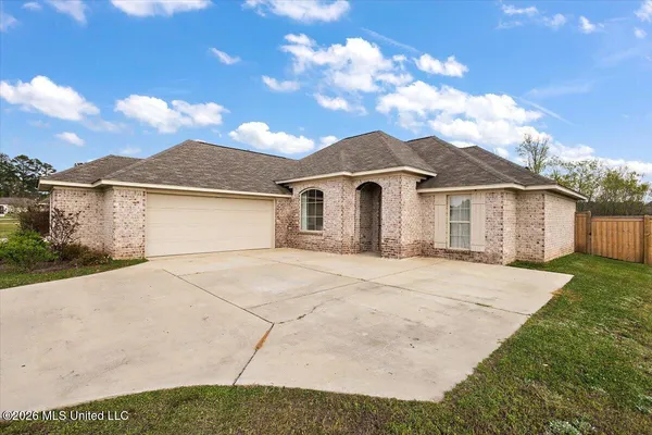 $296,500 | 736 Sawgrass Lakes Drive, Brandon, MS 39042