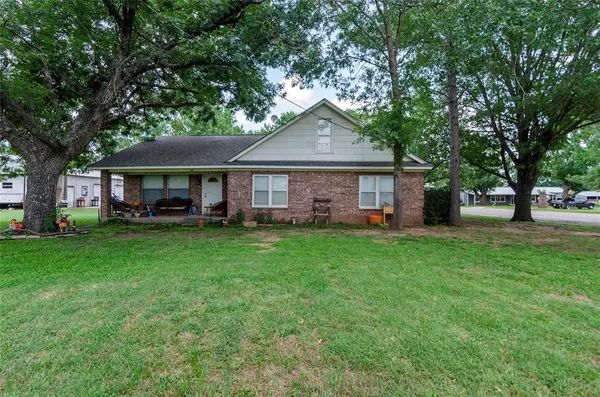 $419,900 | 102 North Mesquite, Paradise, TX 76073