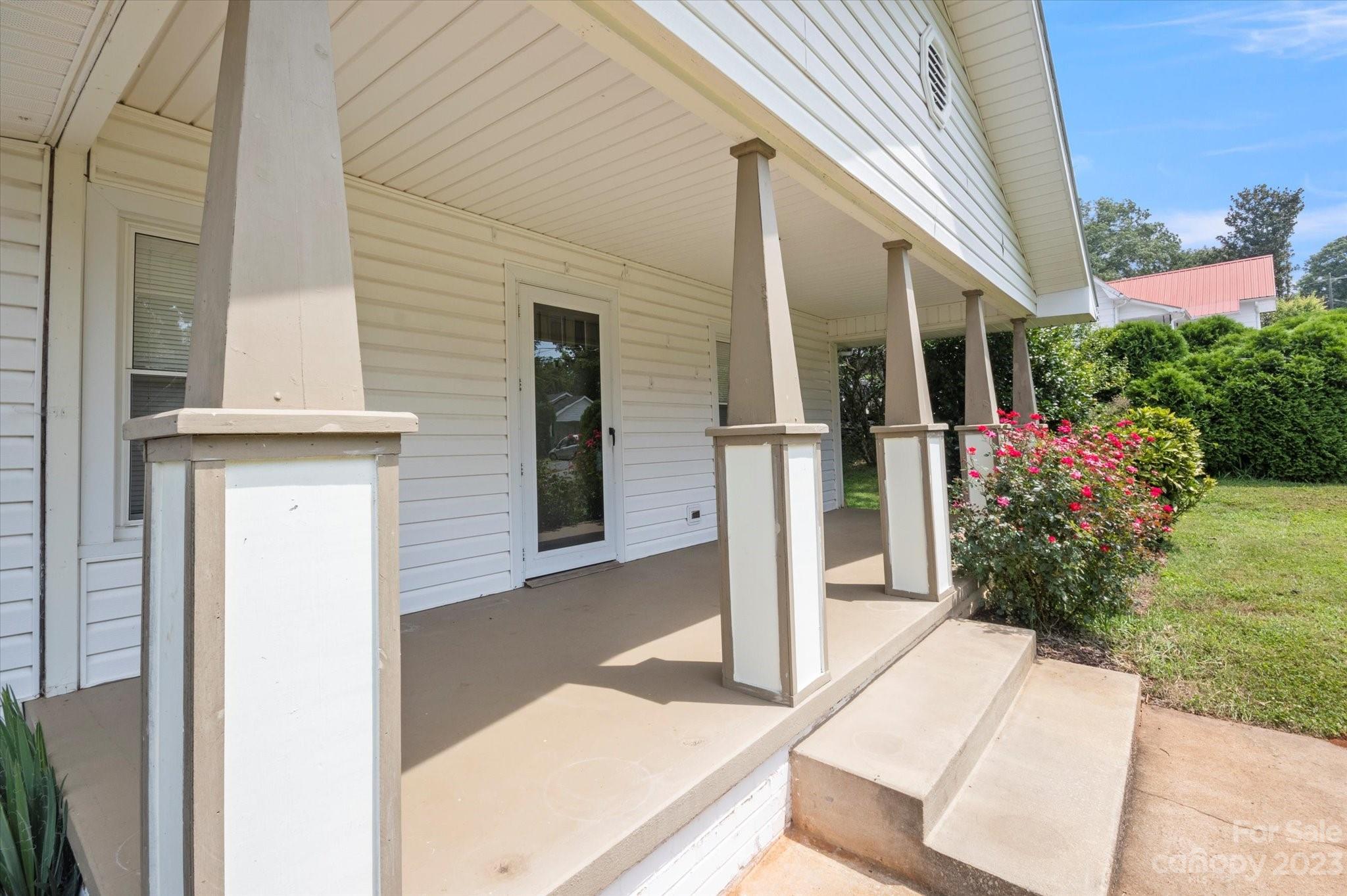 206 West View Street Rutherfordton, NC 28139 - Photo 3 of 39 a house with a outdoor space