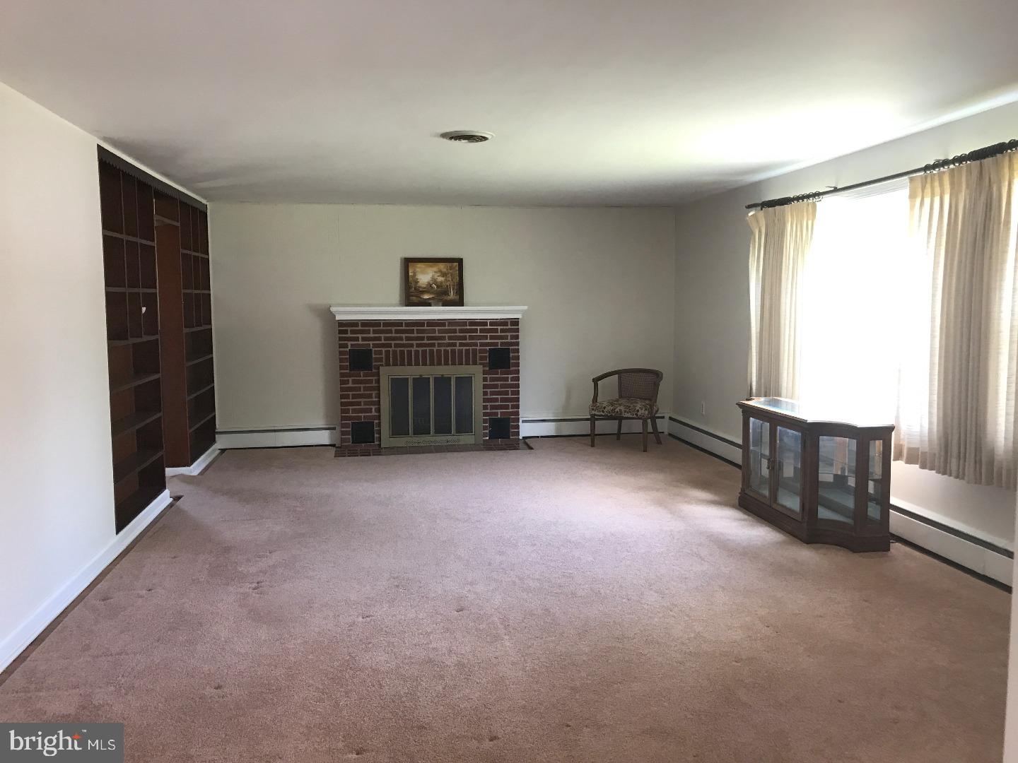 2916 Larkin Road Upper Chichester, PA 19061 - Photo 2 of 18