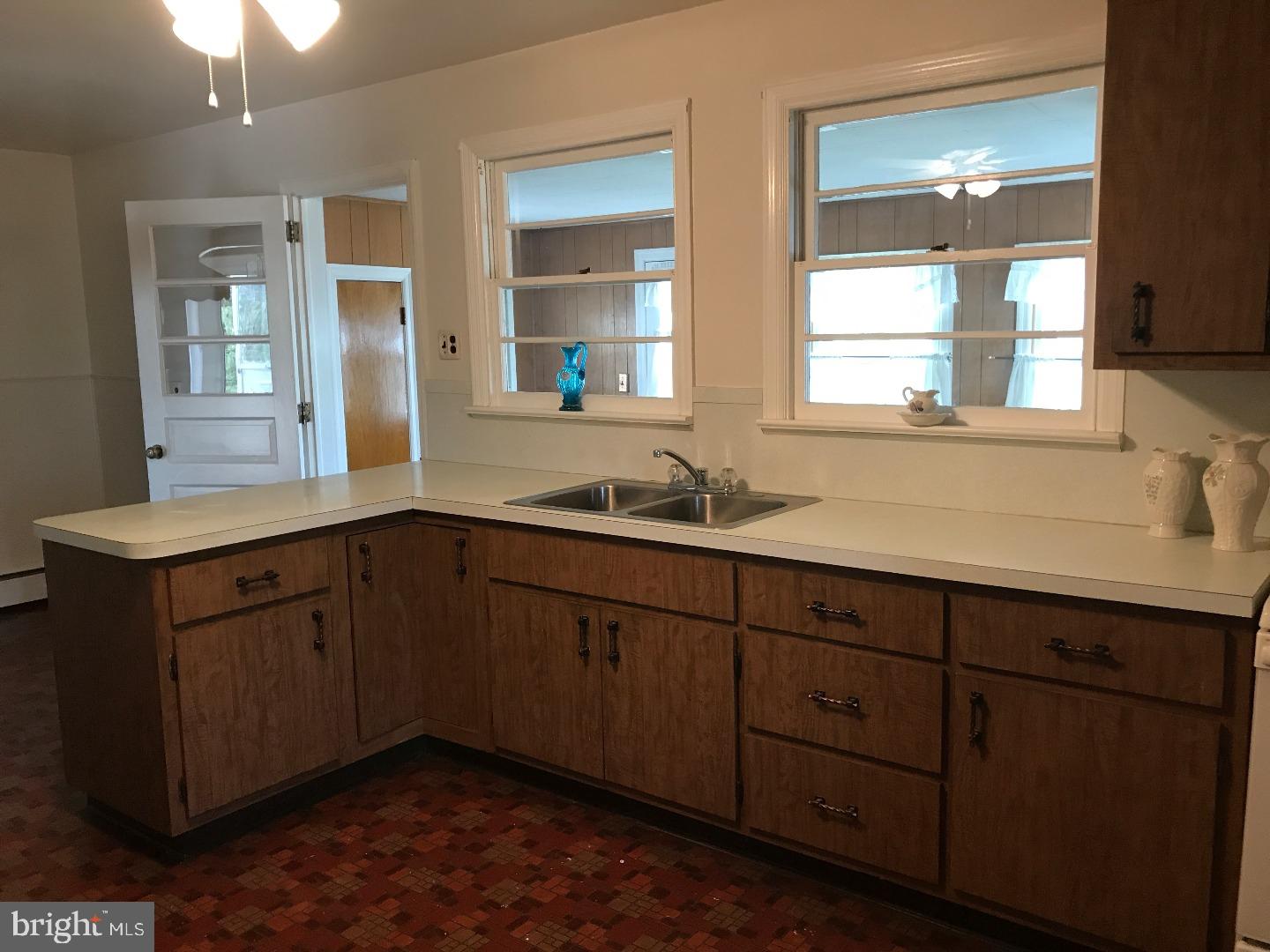 2916 Larkin Road Upper Chichester, PA 19061 - Photo 3 of 18