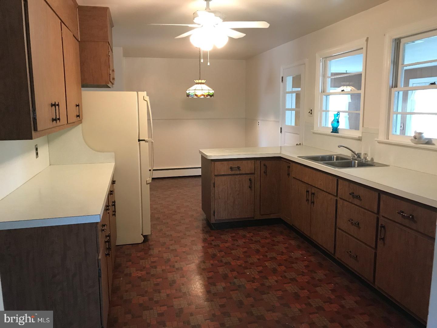 2916 Larkin Road Upper Chichester, PA 19061 - Photo 4 of 18