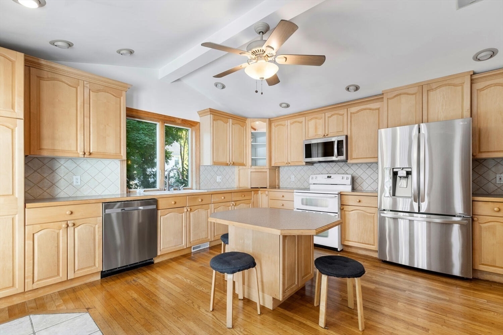 110 Roberts Road Medford, MA 02155 - Photo 18 of 38 Gallery Image 18