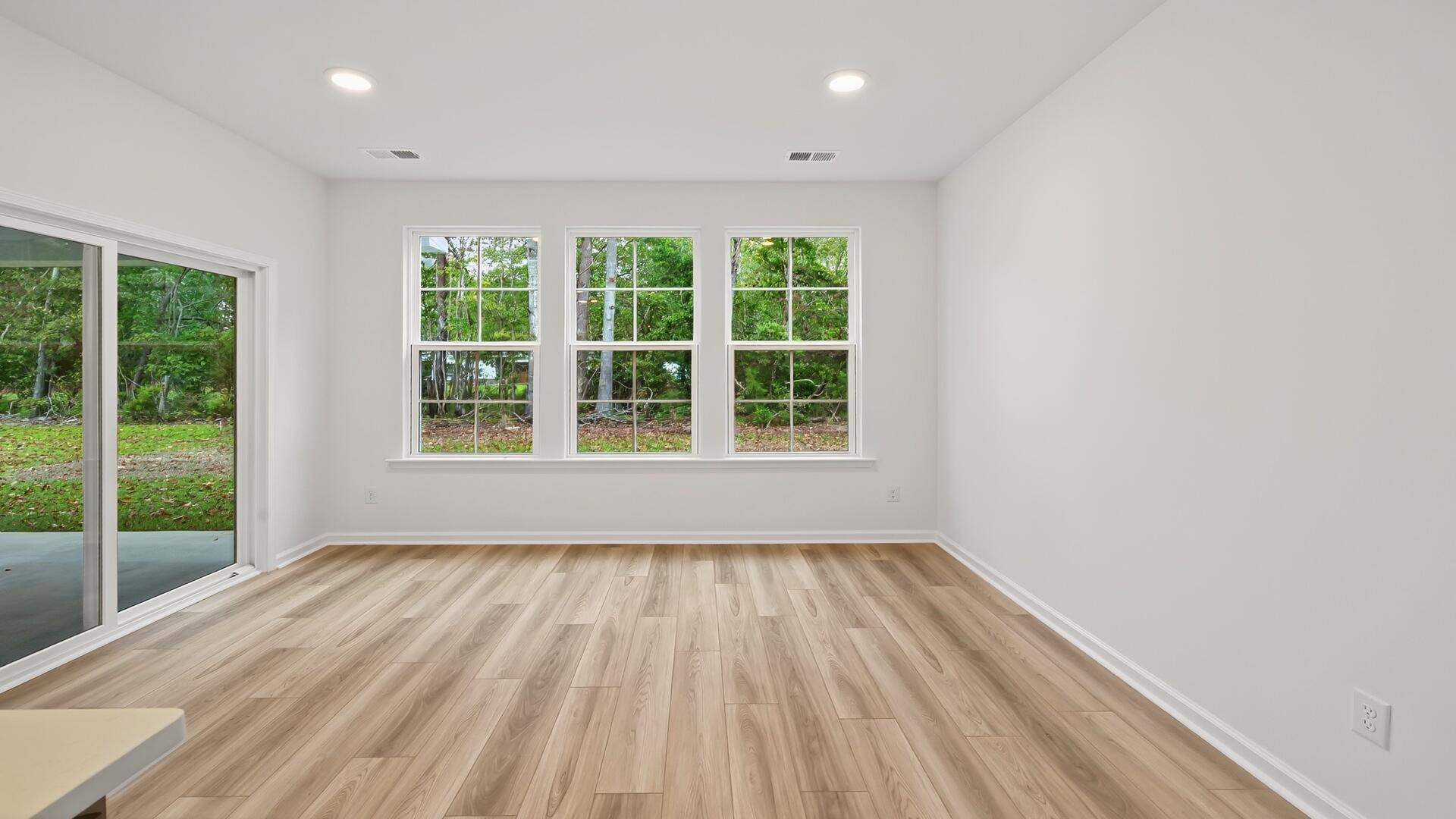 404 Cadbury Loop Summerville, SC 29486 - Photo 11 of 33 Eat In Area