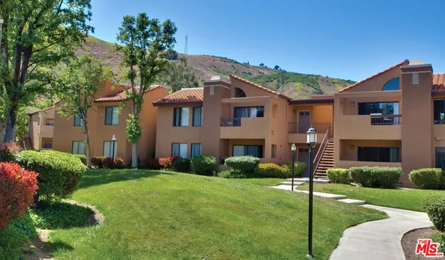 $3,417 | 5922 Las Virgenes Road, Unit 566, Calabasas, CA 91302